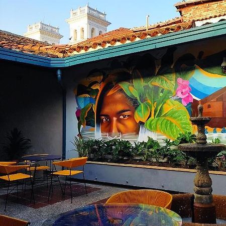 Trip Monkey Giron Hotel Bagian luar foto