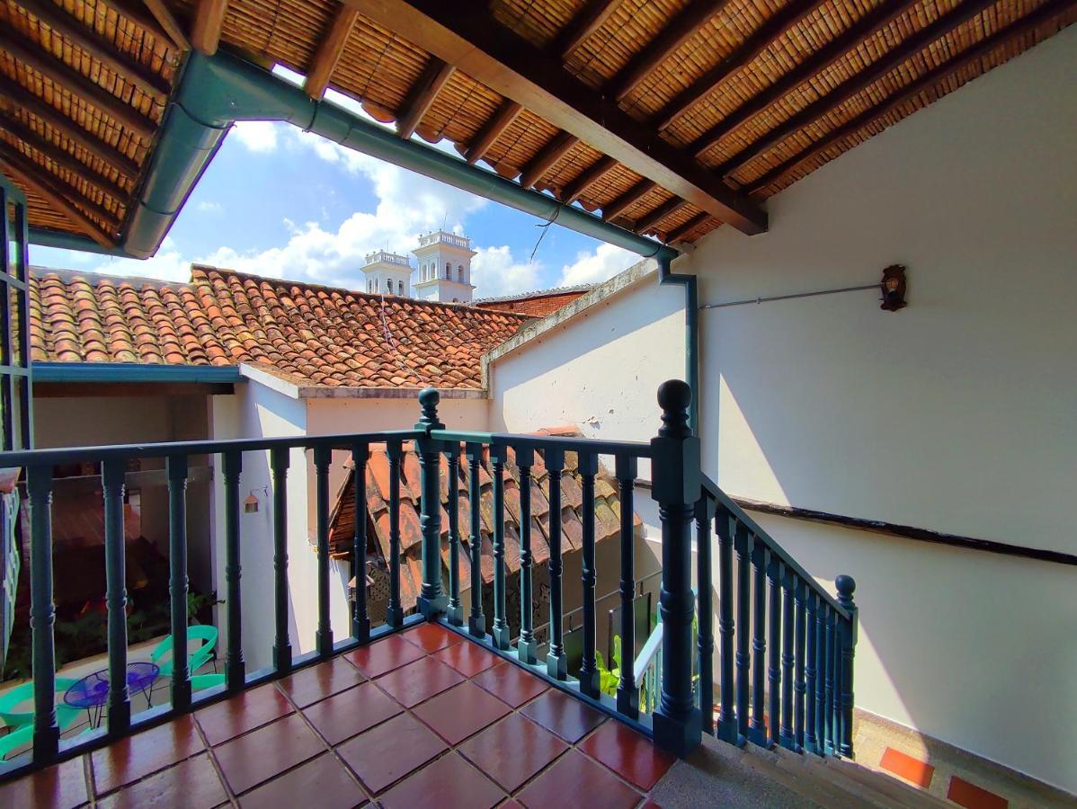 Trip Monkey Giron Hotel Bagian luar foto