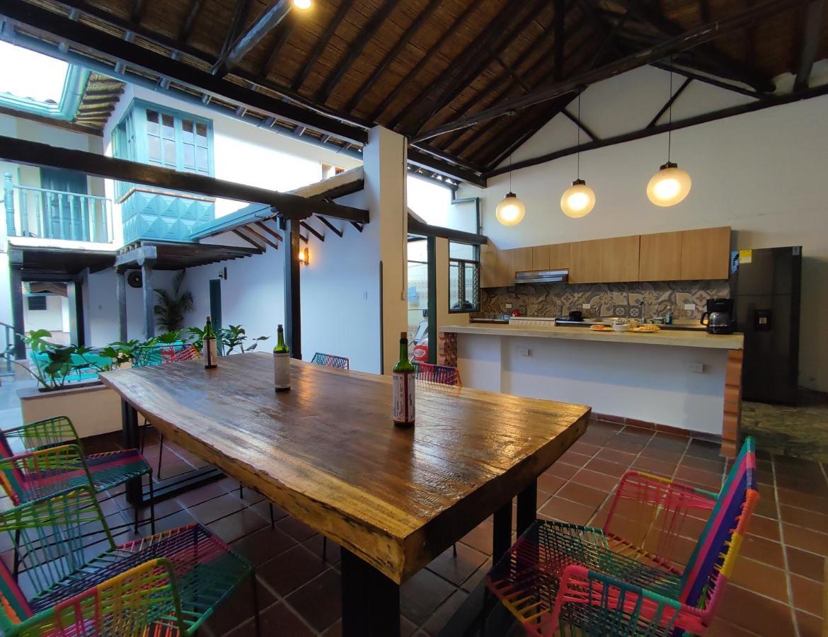 Trip Monkey Giron Hotel Bagian luar foto