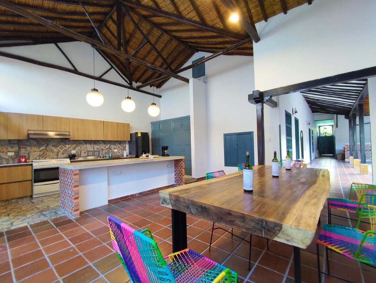 Trip Monkey Giron Hotel Bagian luar foto