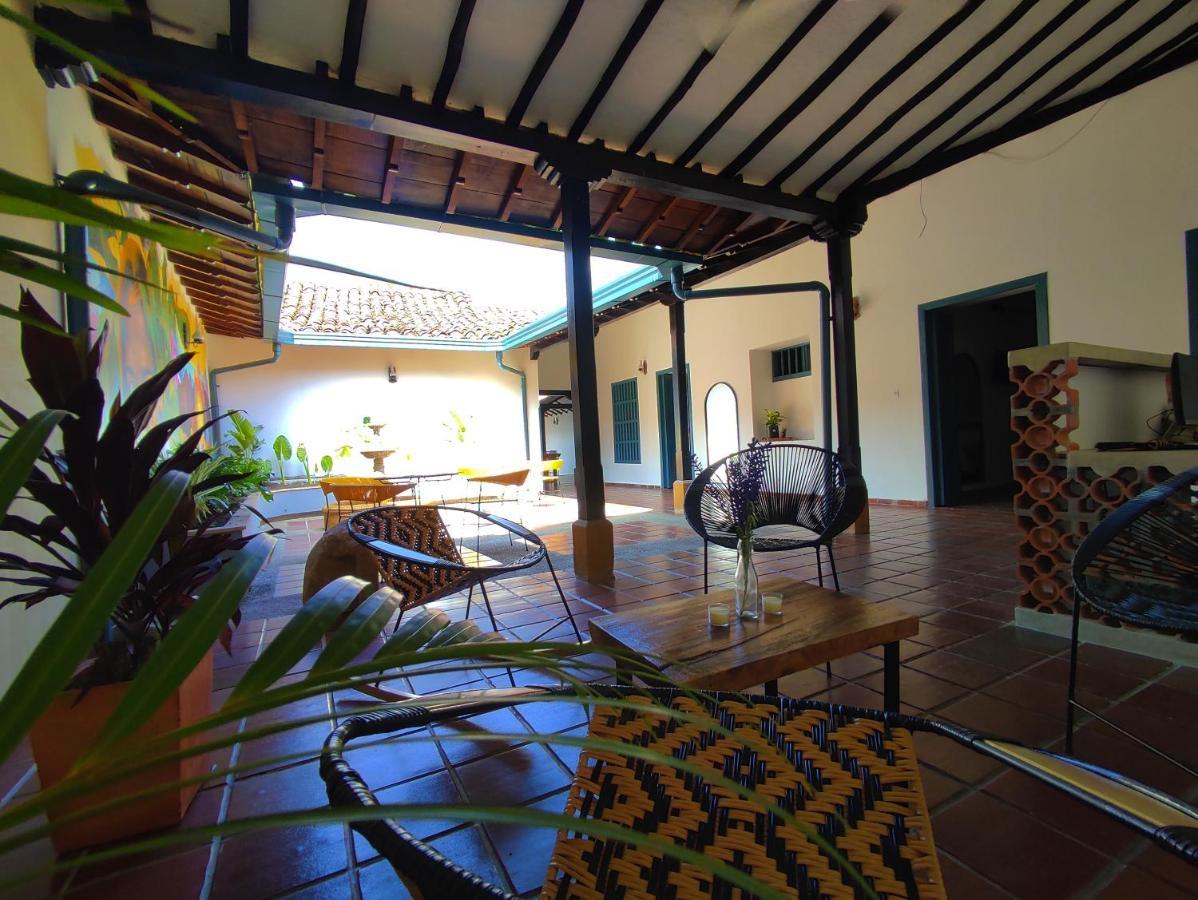 Trip Monkey Giron Hotel Bagian luar foto