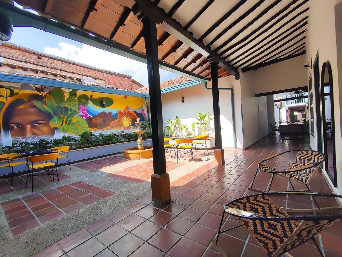 Trip Monkey Giron Hotel Bagian luar foto