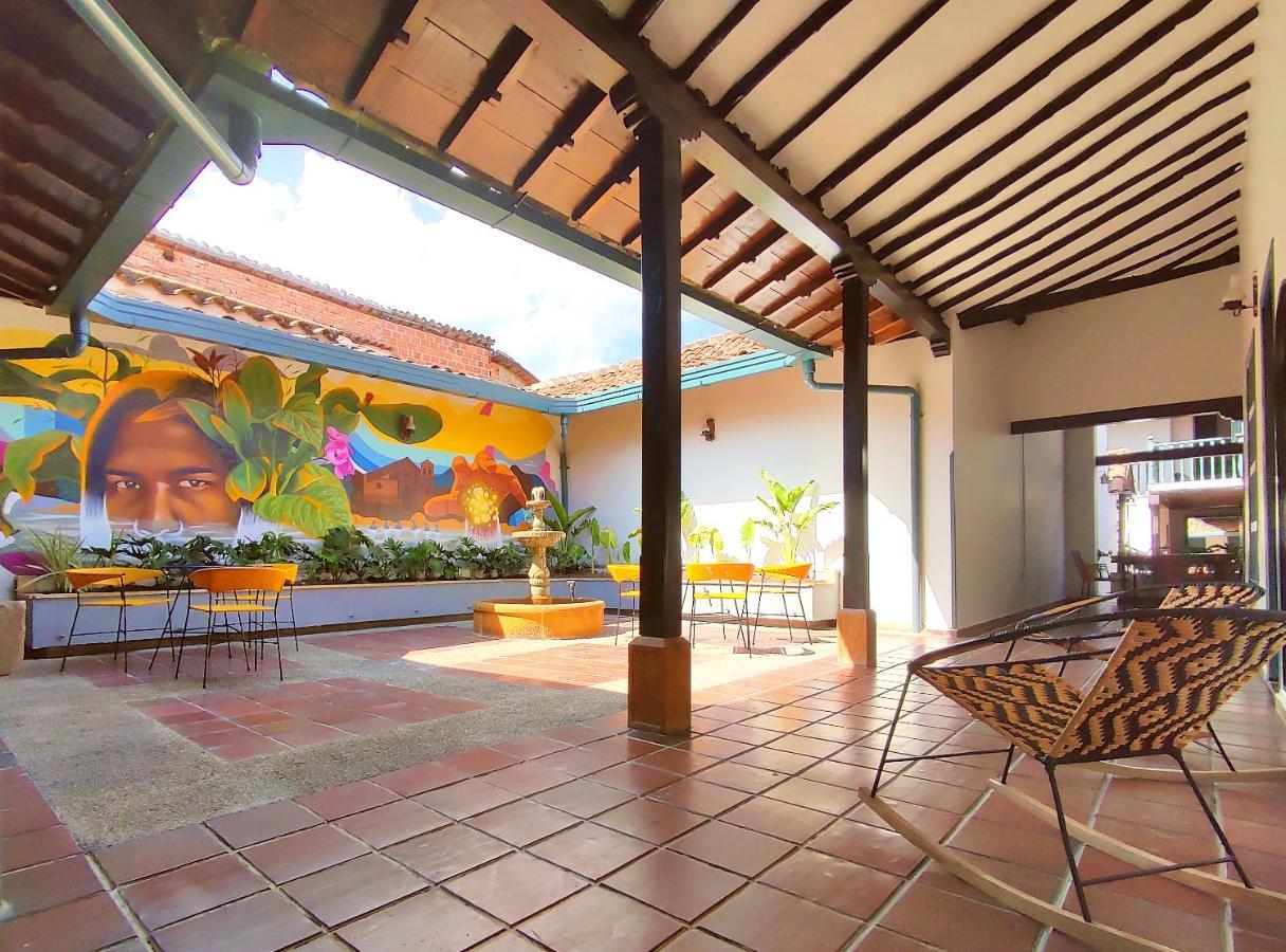 Trip Monkey Giron Hotel Bagian luar foto