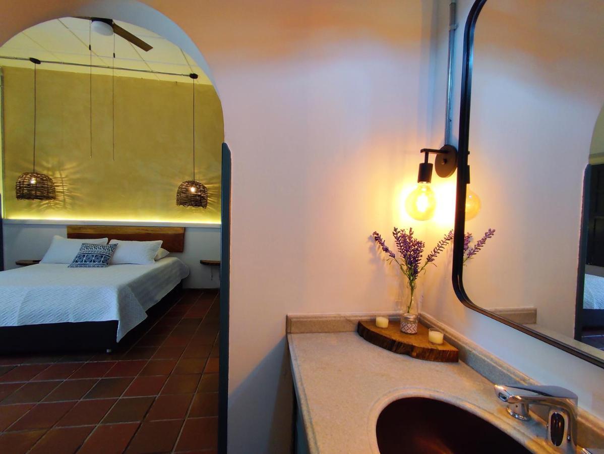 Trip Monkey Giron Hotel Bagian luar foto