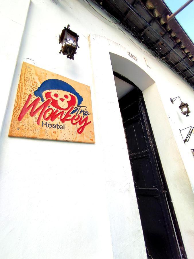 Trip Monkey Giron Hotel Bagian luar foto