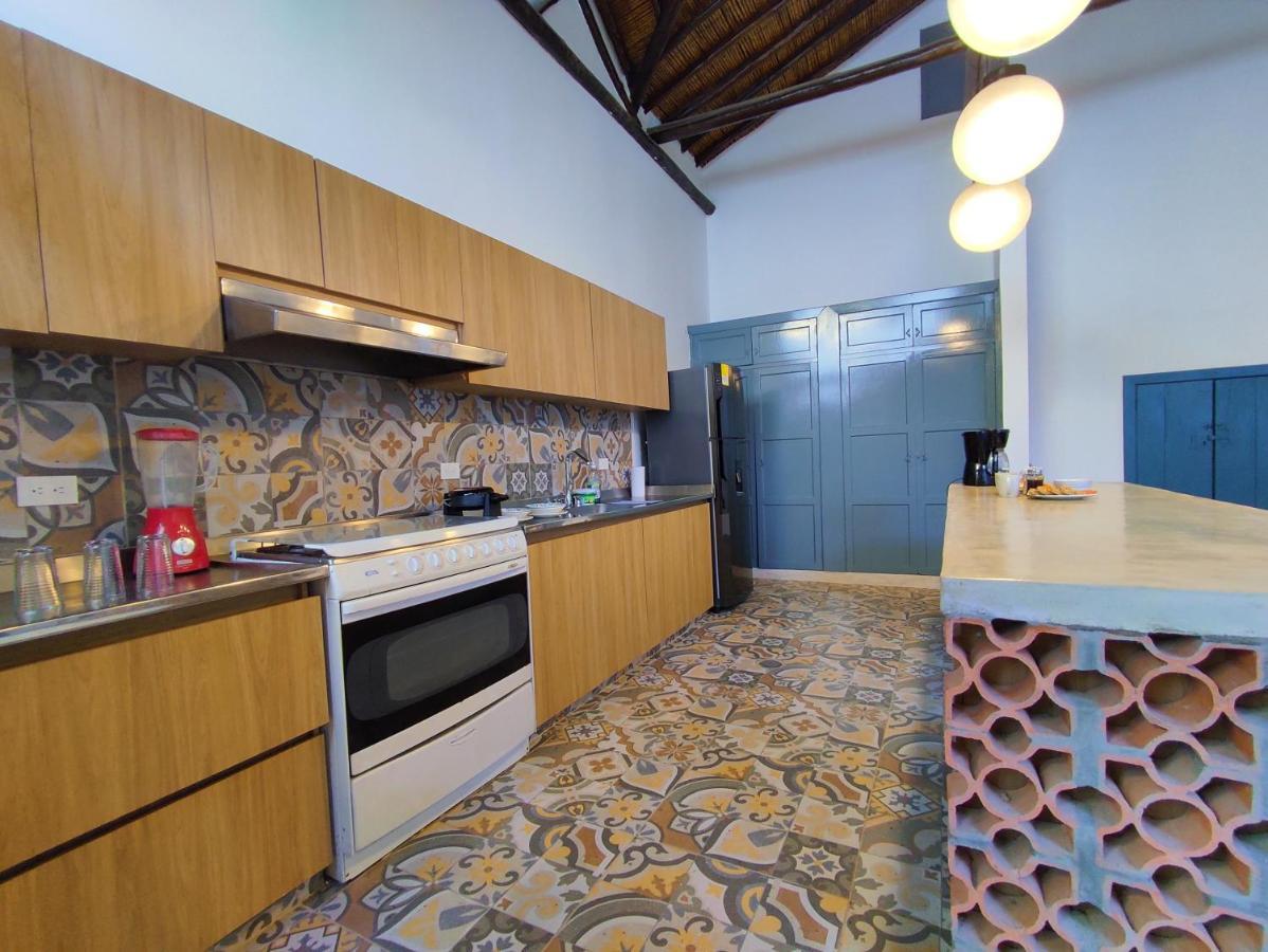 Trip Monkey Giron Hotel Bagian luar foto