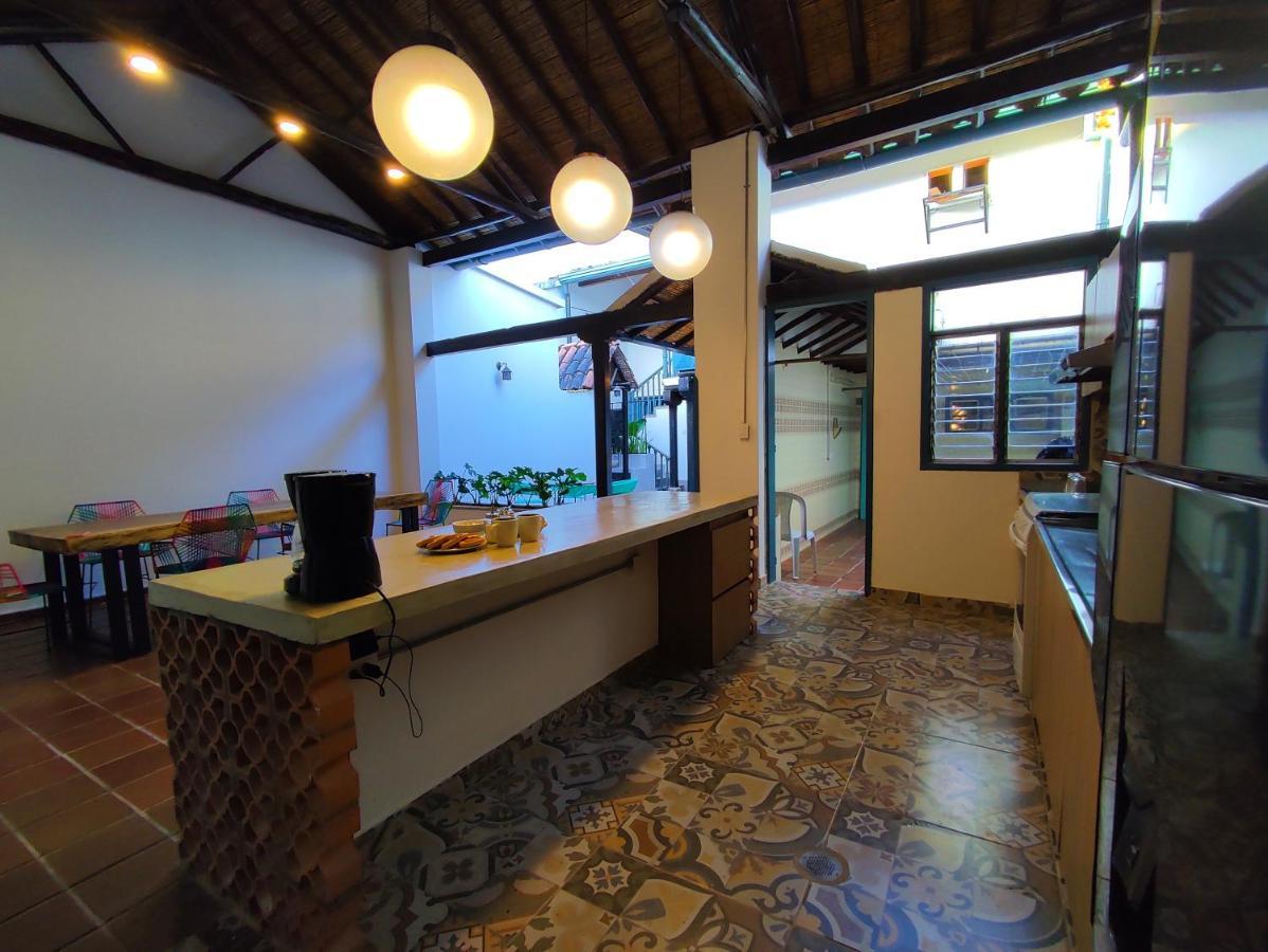 Trip Monkey Giron Hotel Bagian luar foto